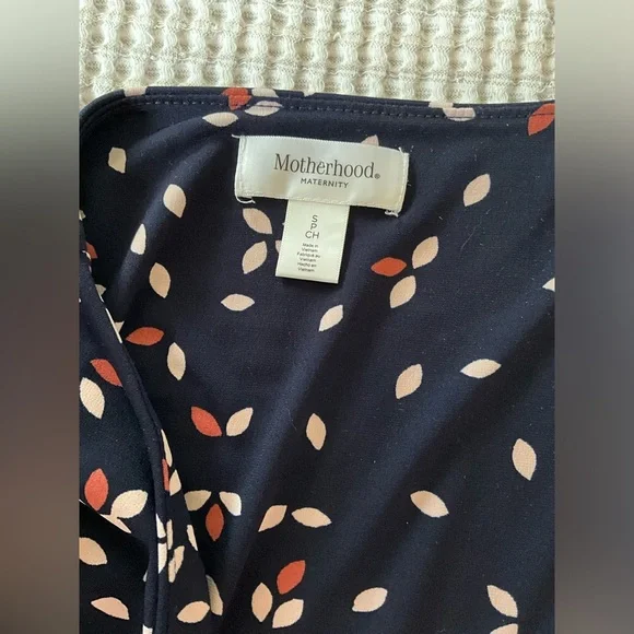 EUC Motherhood Maternity/Nursing Blue Multi Wrap, Small, MSRP $69 - Picture 3 of 10